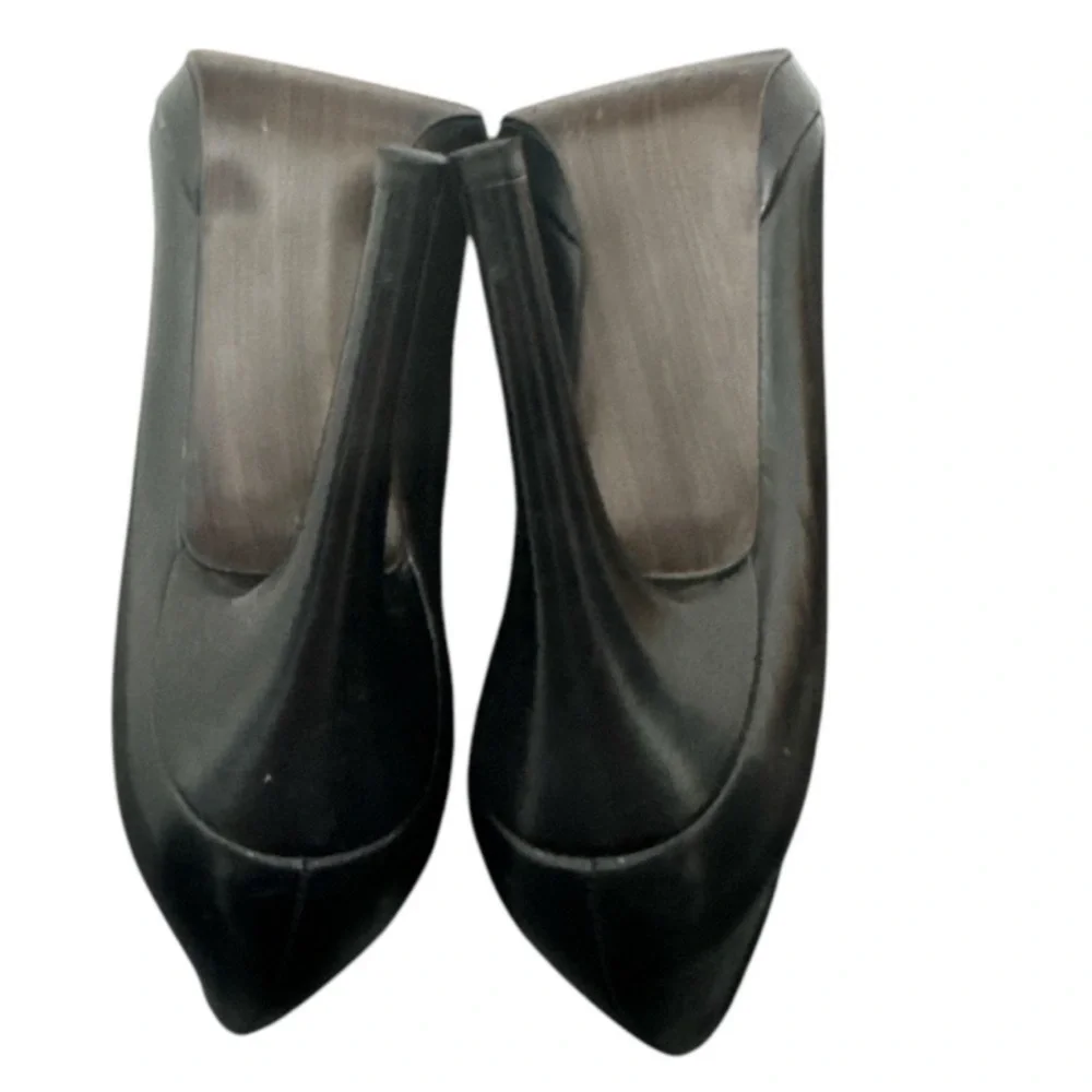 Authentic Stuart Weitzman designer black leather heels pumps sz 8